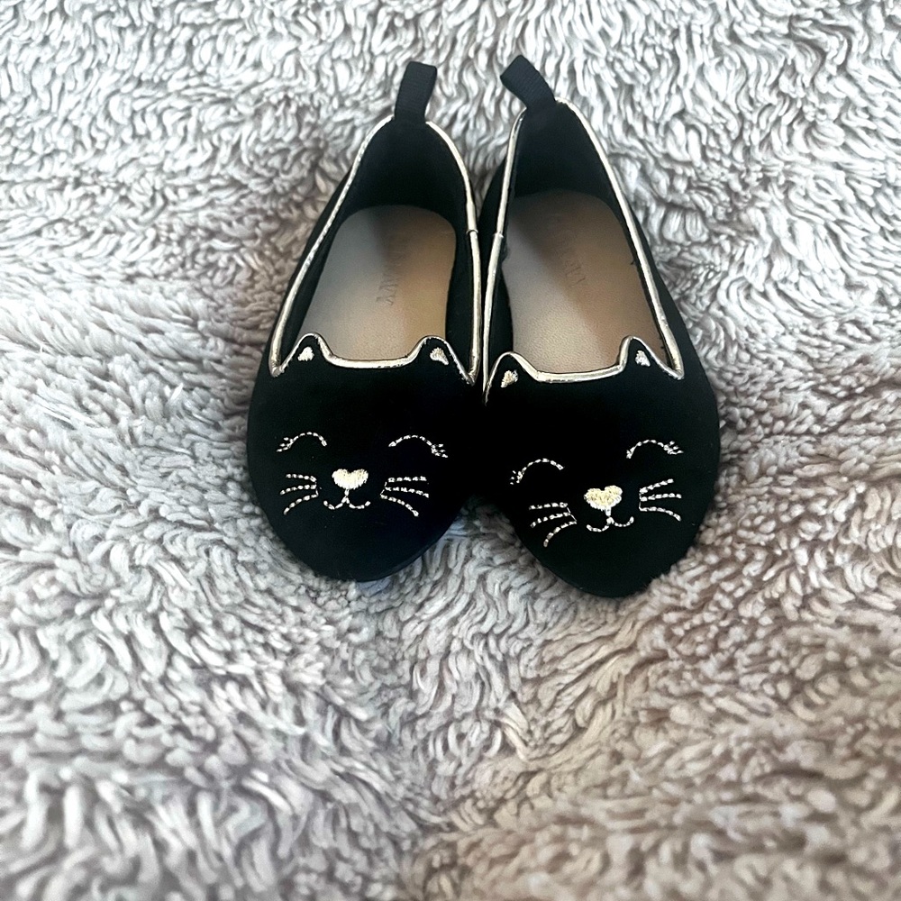 Cute Paws: Smiling Cat Toddler Shoes in Sleek Black!